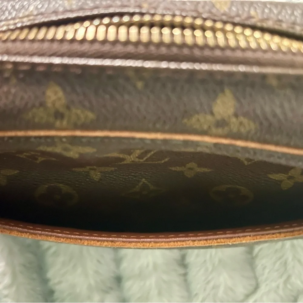 LOUIS VUITTON Monogram Compiegne 23 Clutch Bag - Picture 6 of 16